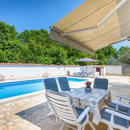 Beautiful In With Outdoor Swimming Pool Holiday home Pula