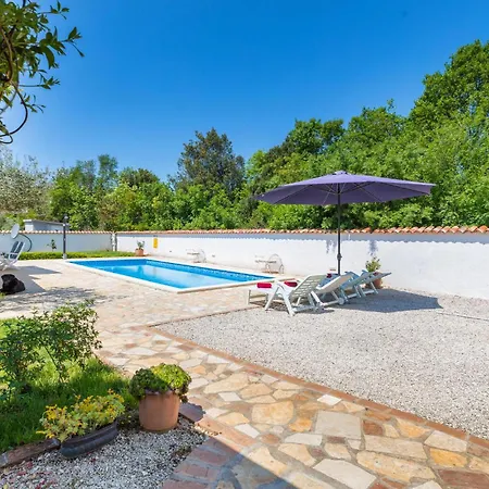 Beautiful In With Outdoor Swimming Pool Holiday home Pula