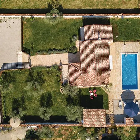 Beautiful In With Outdoor Swimming Pool Holiday home Pula