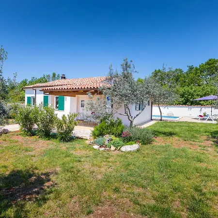 Beautiful In With Outdoor Swimming Pool Holiday home Pula