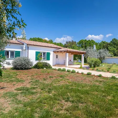 Holiday home Beautiful In With Outdoor Swimming Pool Pula