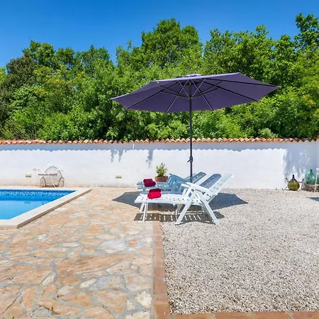 Beautiful In With Outdoor Swimming Pool Holiday home Pula