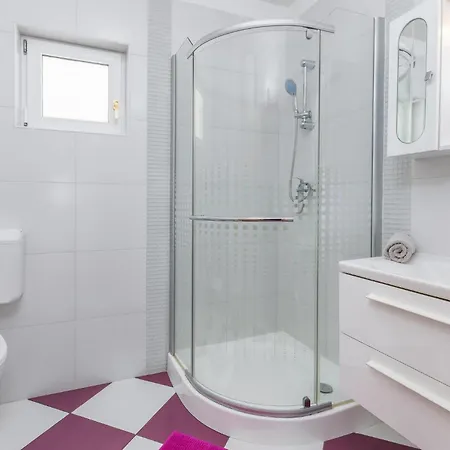 Holiday home Beautiful In With Outdoor Swimming Pool