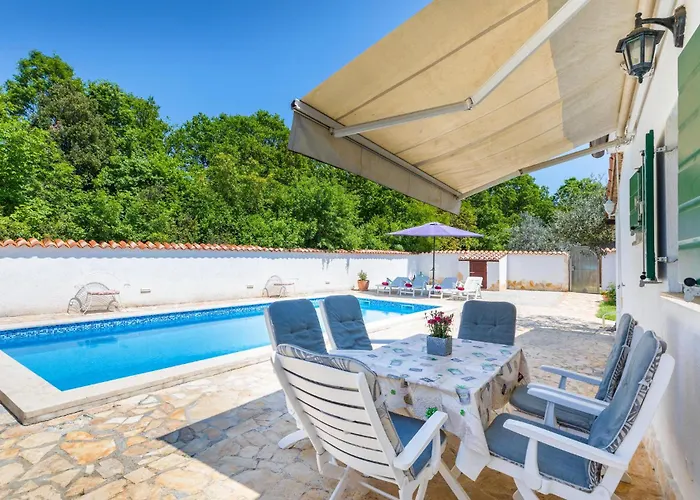 2 Bedroom In Tatil Evi Pula