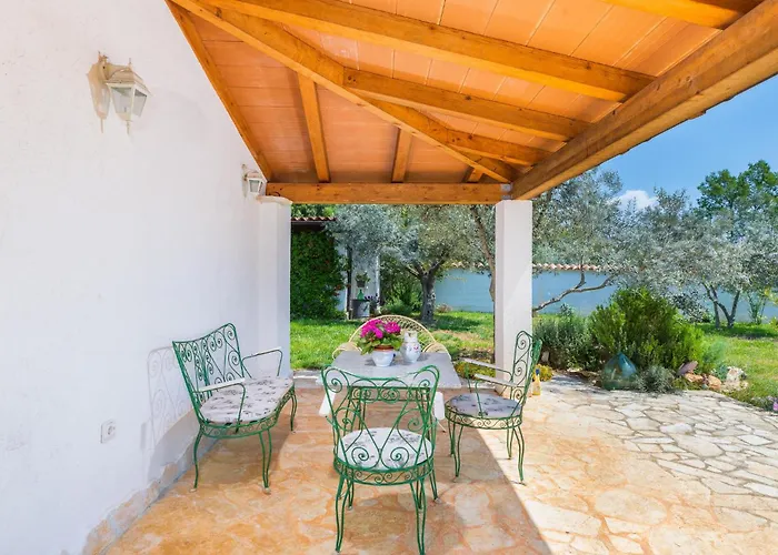 2 Bedroom In Tatil Evi Pula