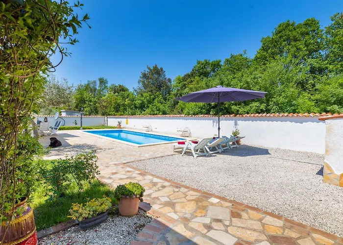 2 Bedroom In Tatil Evi Pula