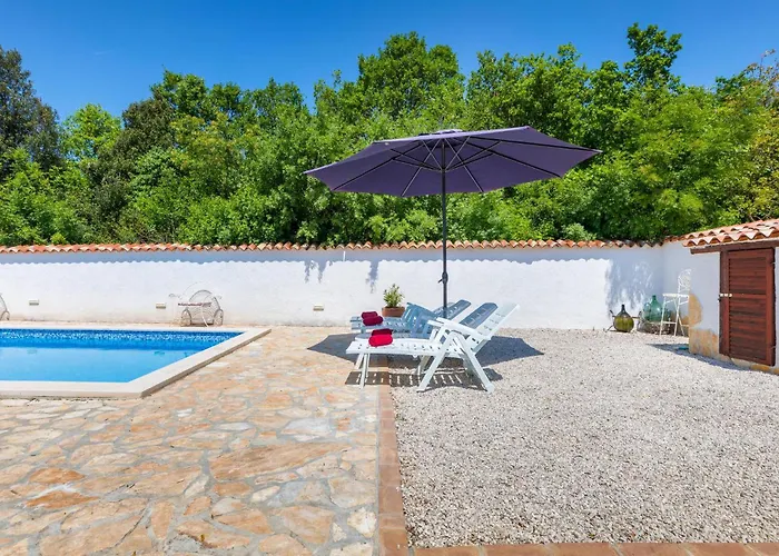 2 Bedroom In Tatil Evi Pula